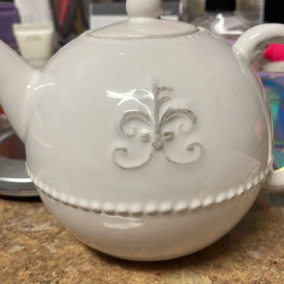 Anthropologie Fleur De Lys Teapot - Picture 3 of 7